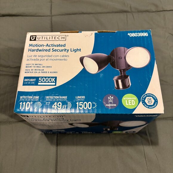Utilitech Motion-Activated Hardwired Security Light New In Box - Picture 4 of 4